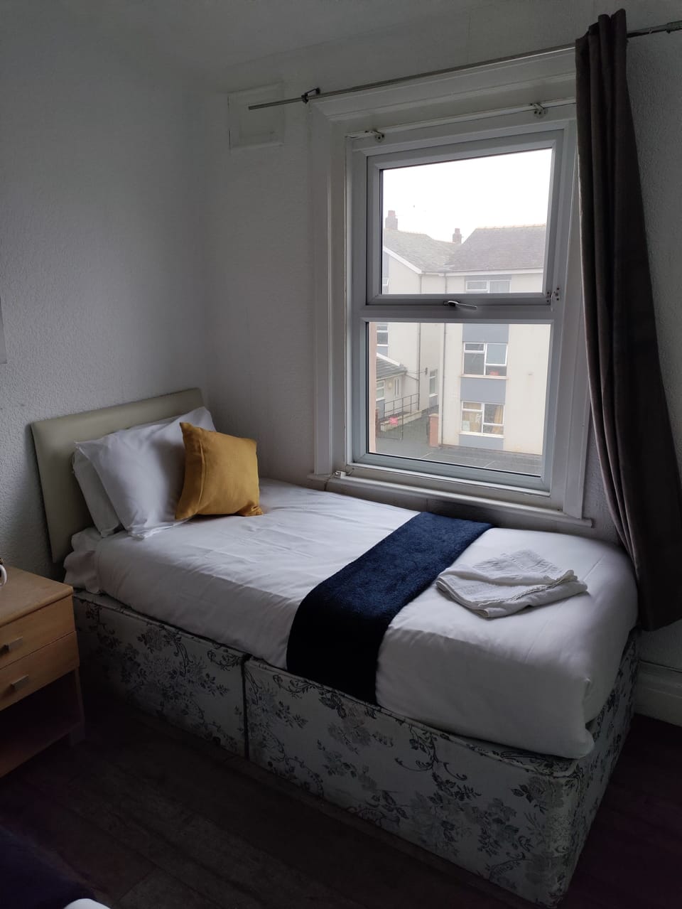 Single Room | Iron/ironing board