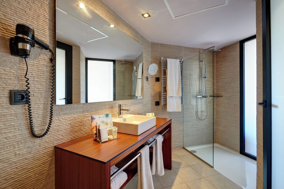 Junior Suite, Terrace | Bathroom sink