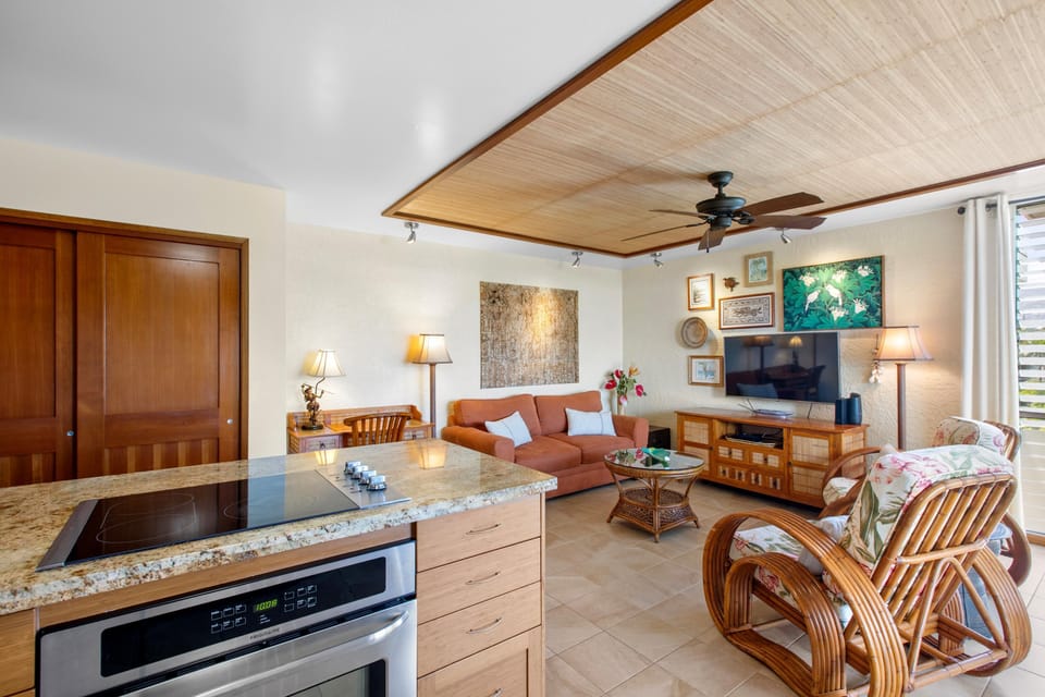 Apartment, 1 Queen Bed with Sofa bed (Alii Villas#322 Top Floor Condo with ) | Interior
