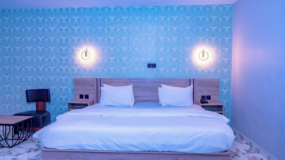 Royal Single Room | Desk, laptop workspace, free WiFi
