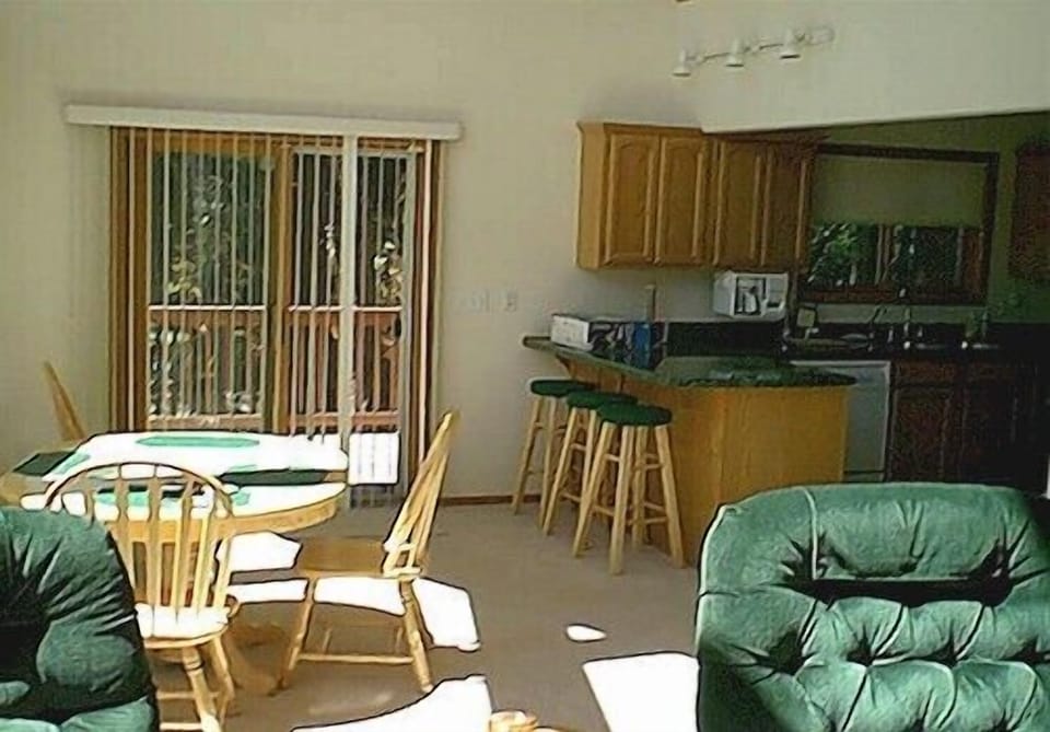 House | In-room dining