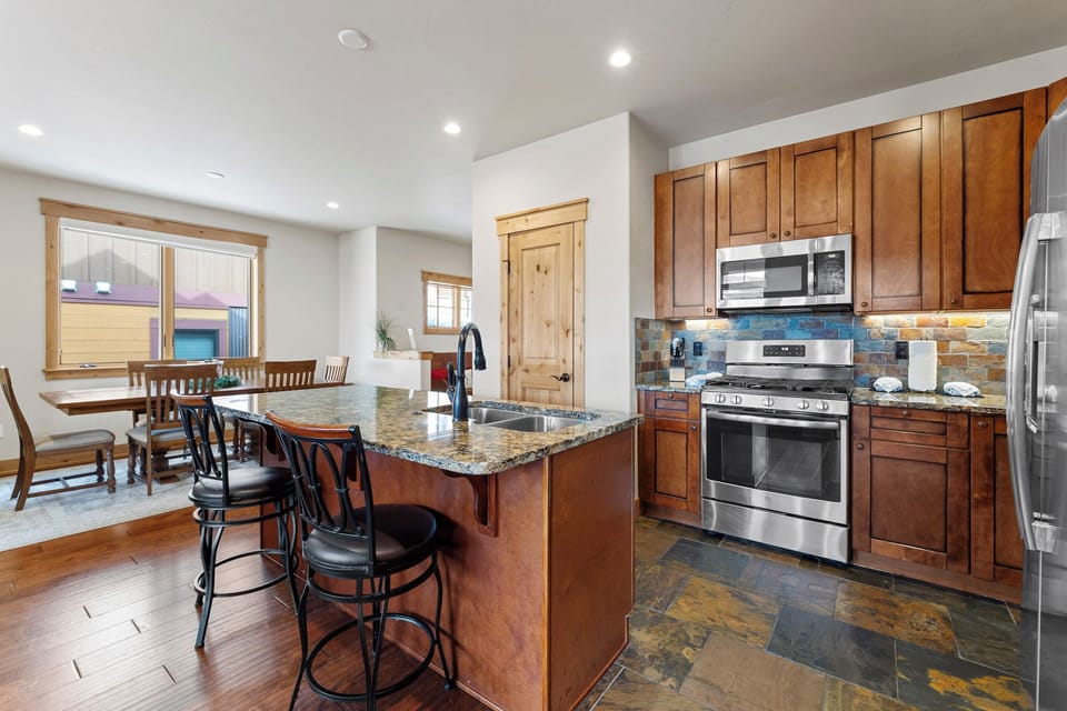 Studio (3 Bedrooms) | Property amenity