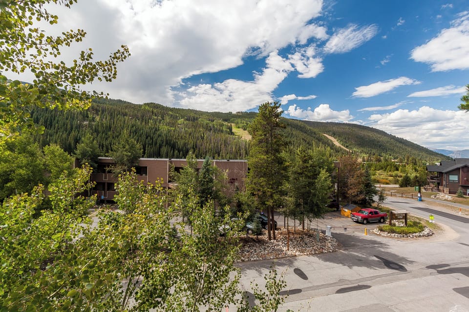 Condo (2 Bedrooms) | Property amenity