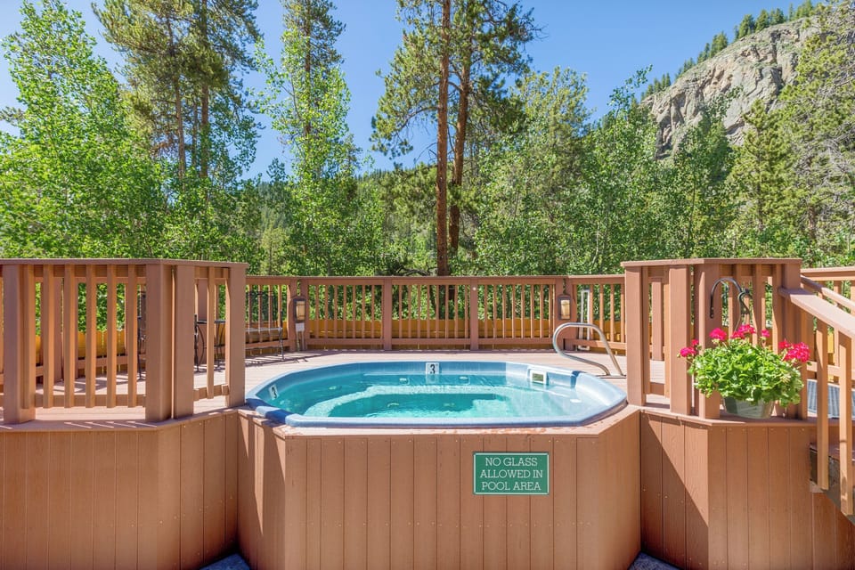 Condo (4 Bedrooms) | Property amenity