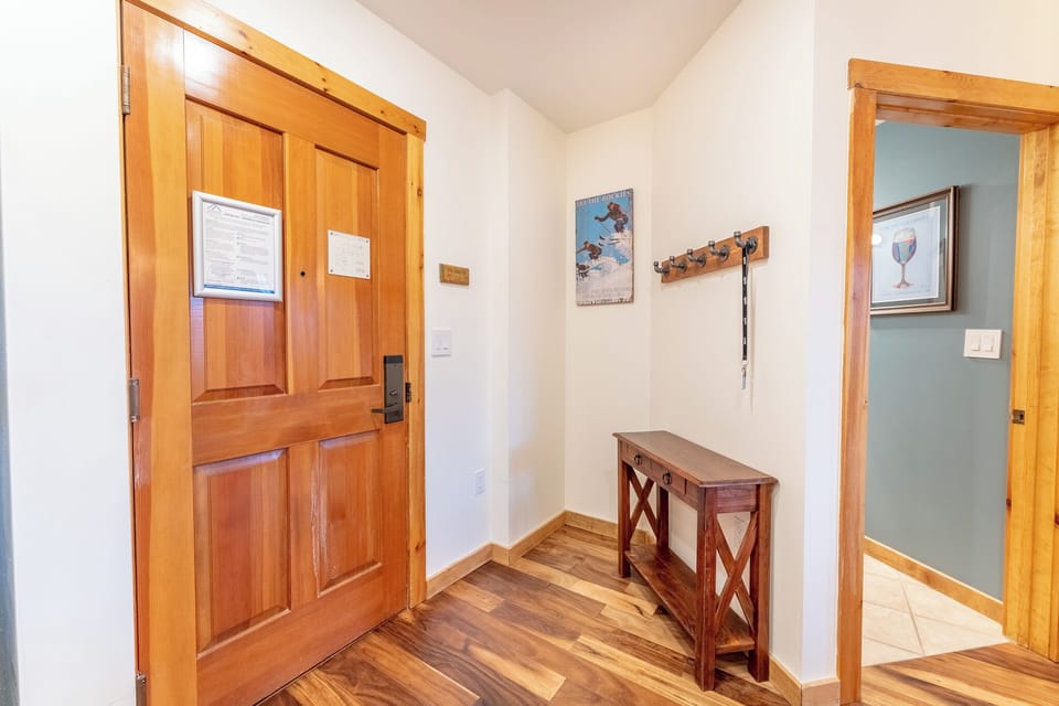 Condo (2 Bedrooms) | Property amenity