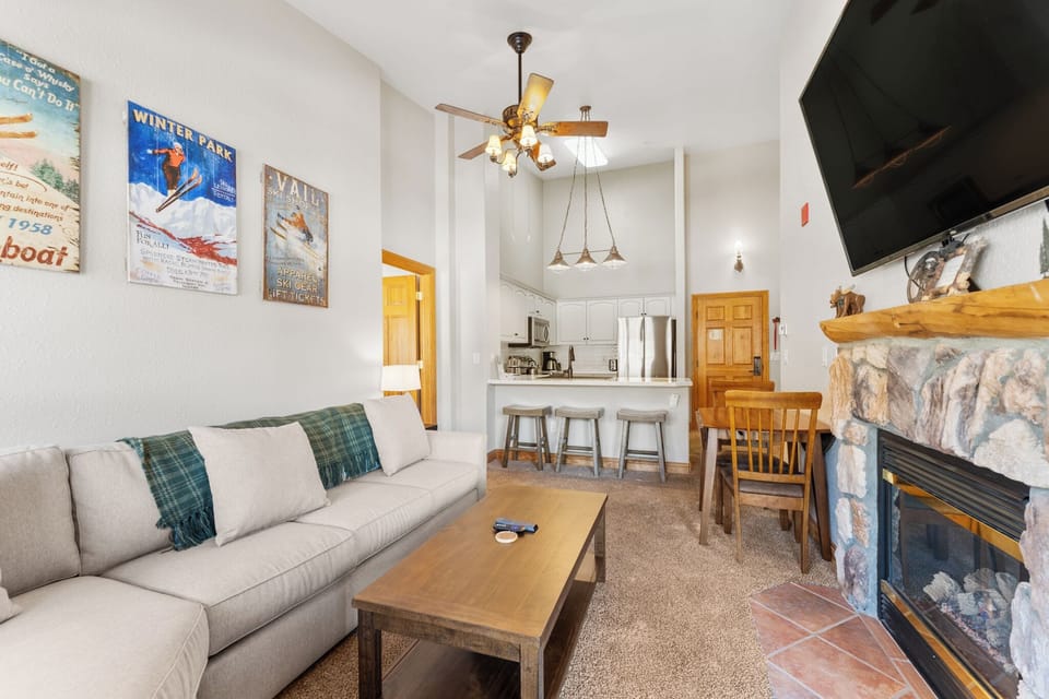Condo (2 Bedrooms) | Front of property