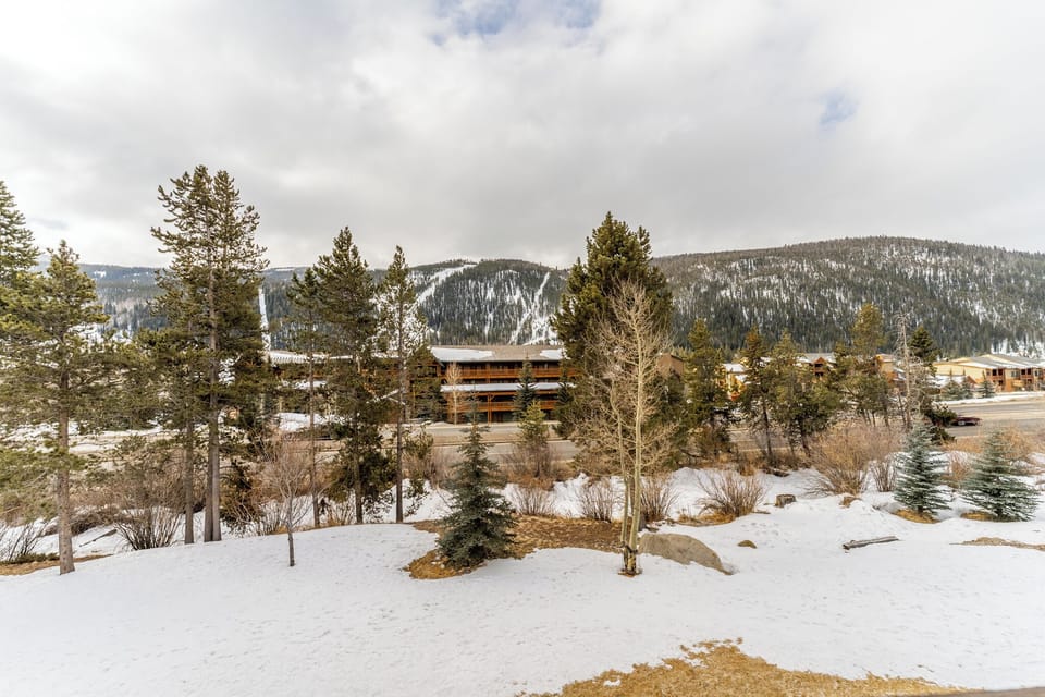 Condo (2 Bedrooms) | Property amenity