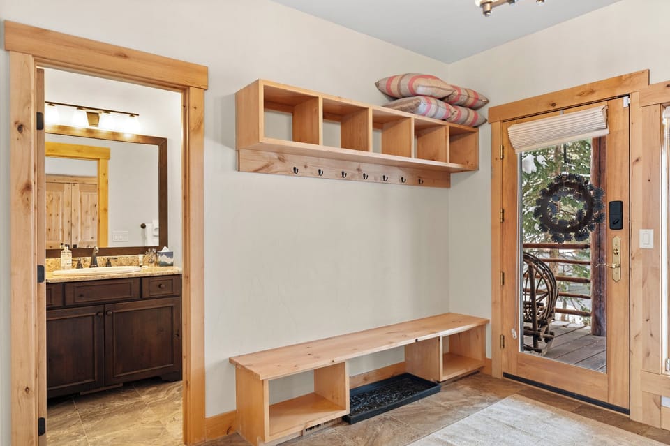 House (3 Bedrooms) | Exterior