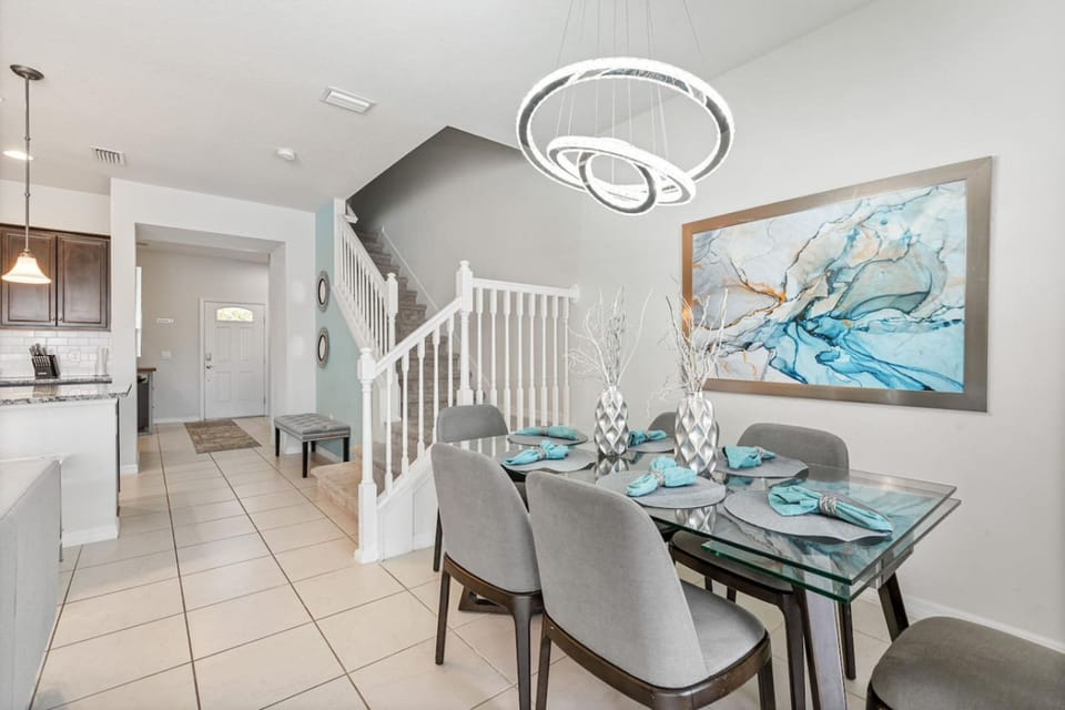 House | 5 bedrooms, desk