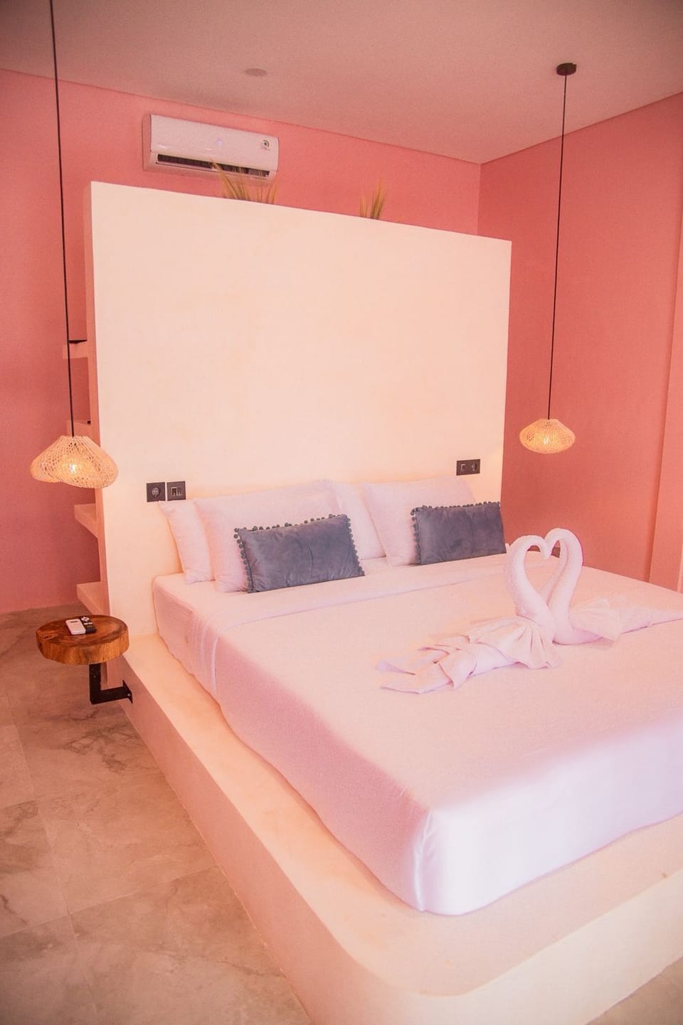 Individually decorated, free WiFi, bed sheets