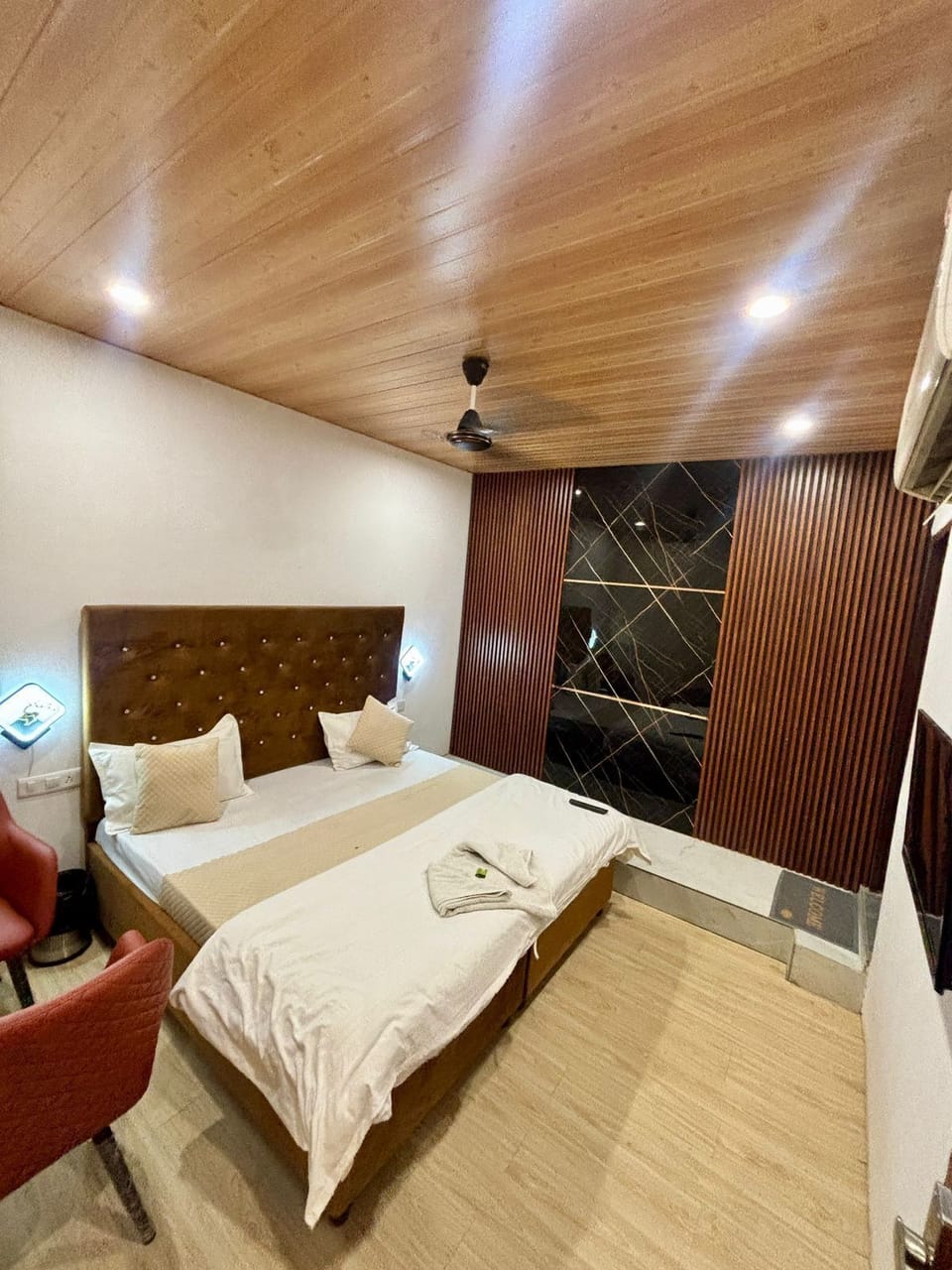Deluxe Room | Rollaway beds, free WiFi, bed sheets