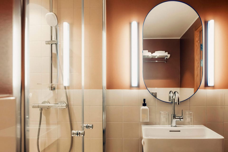 Shower, free toiletries, hair dryer, towels