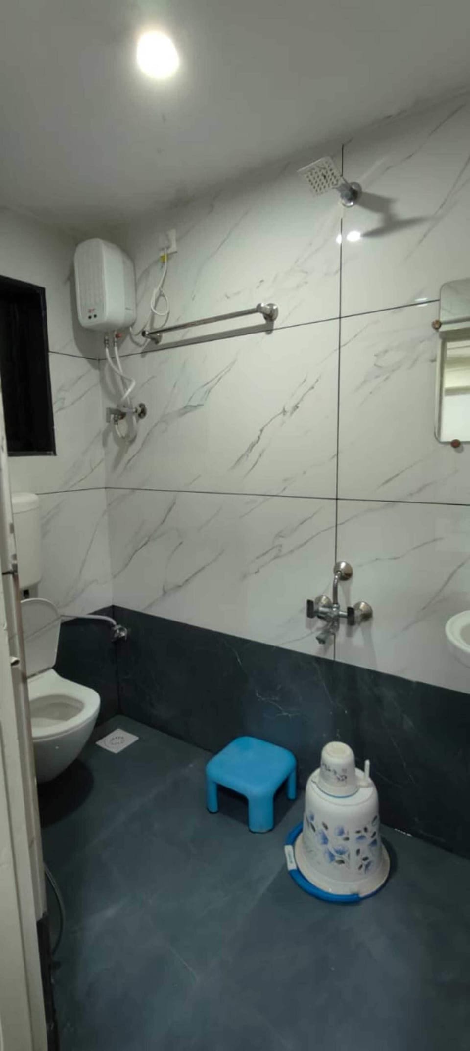 Triple Room, Air conditioning | Bathroom | Shower, free toiletries, towels, soap
