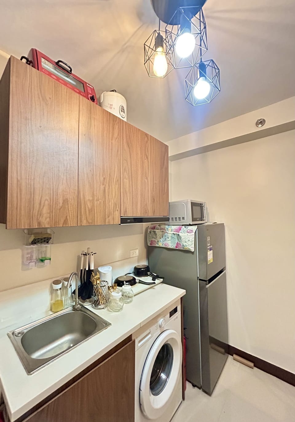 Signature Studio, Multiple Beds, Balcony, City View | Private kitchenette | Fridge, microwave, oven, stovetop