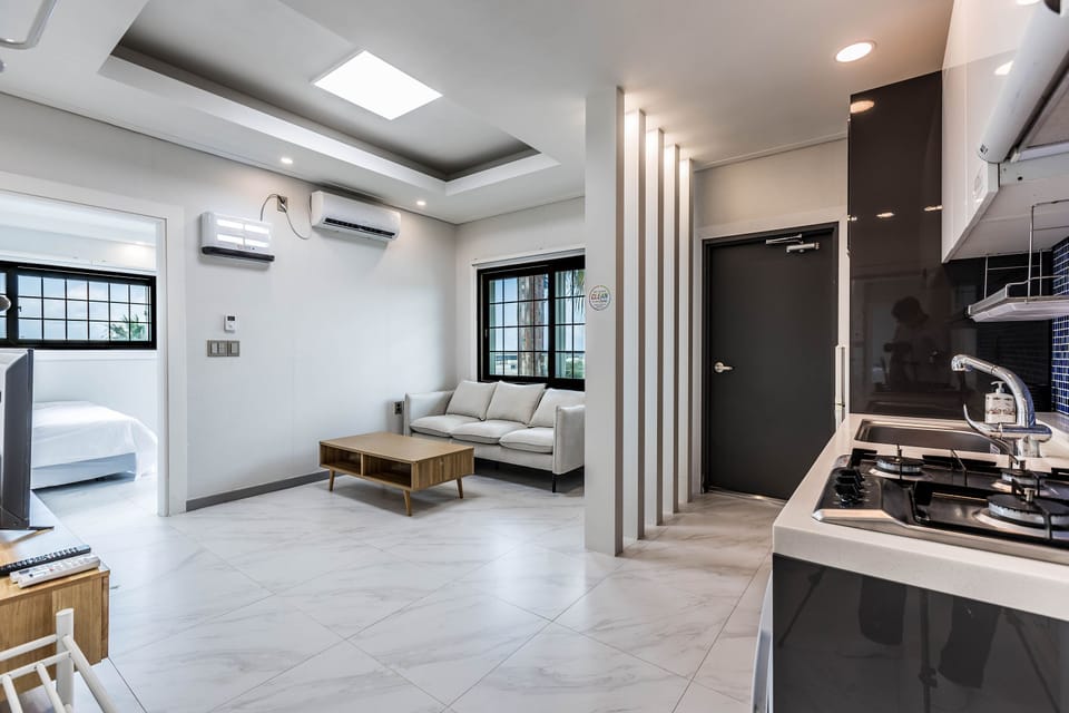 Ocean Suite Twin | Blackout drapes, free WiFi