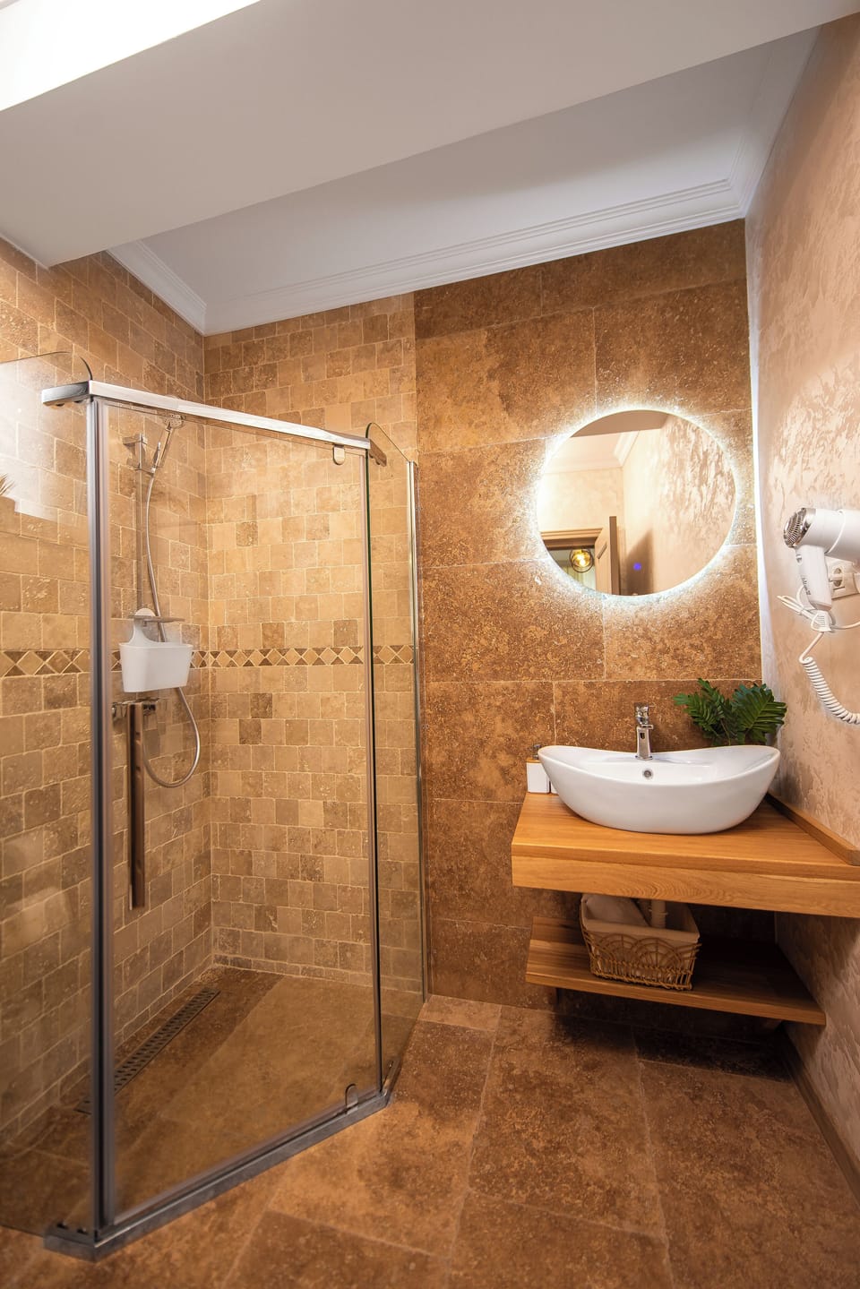 Luxury Double Room, 1 King Bed, Balcony, Courtyard View | Bathroom | Bidet