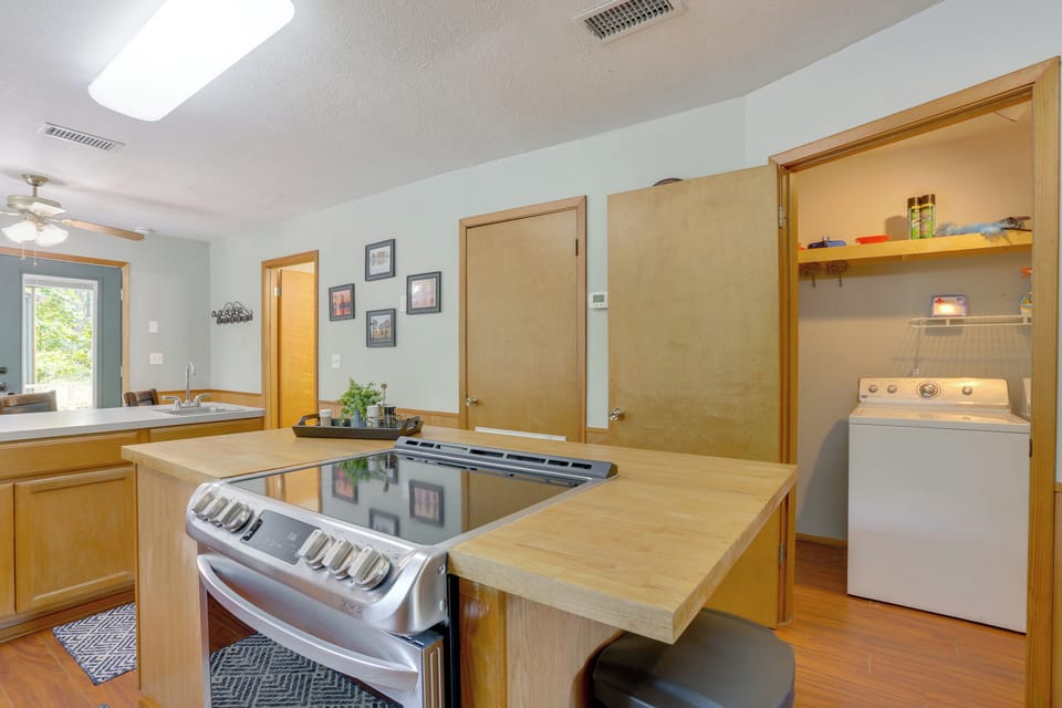 House (3 Bedrooms) | Interior