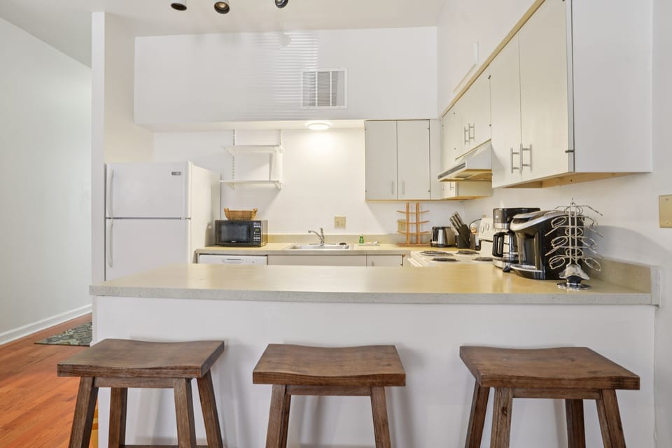 Apartment, 1 Bedroom | Private kitchen | Fridge, oven, coffee/tea maker, toaster