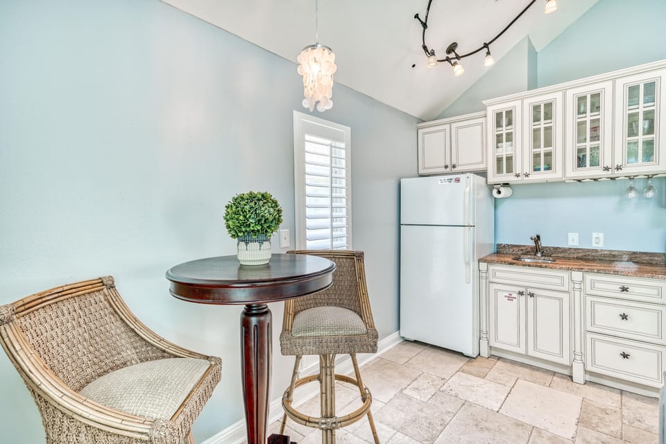 Condo, 2 Bedrooms | Interior