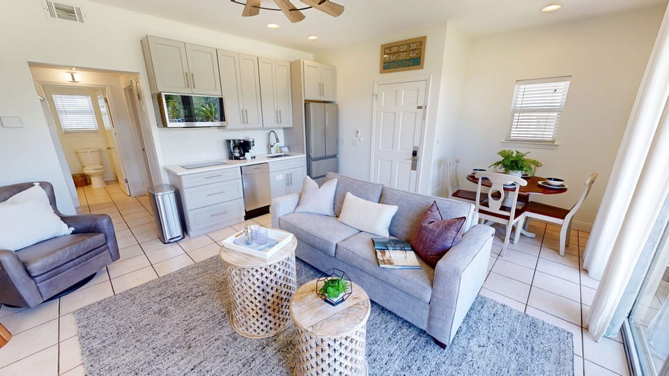 Condo, 1 Bedroom | Living area