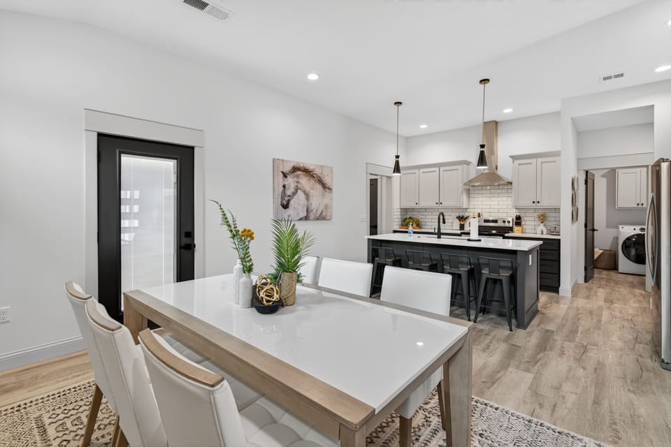 Duplex, 3 Bedrooms | Dining