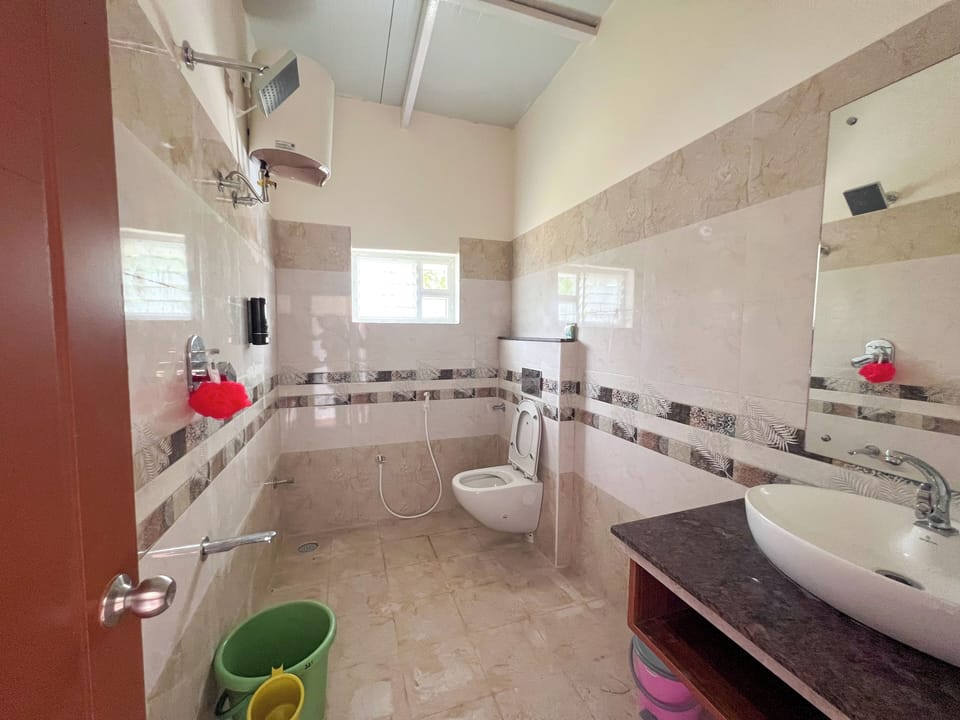 Deluxe Double Room, Balcony, Pool View | Bathroom | Shower, bidet, towels, soap