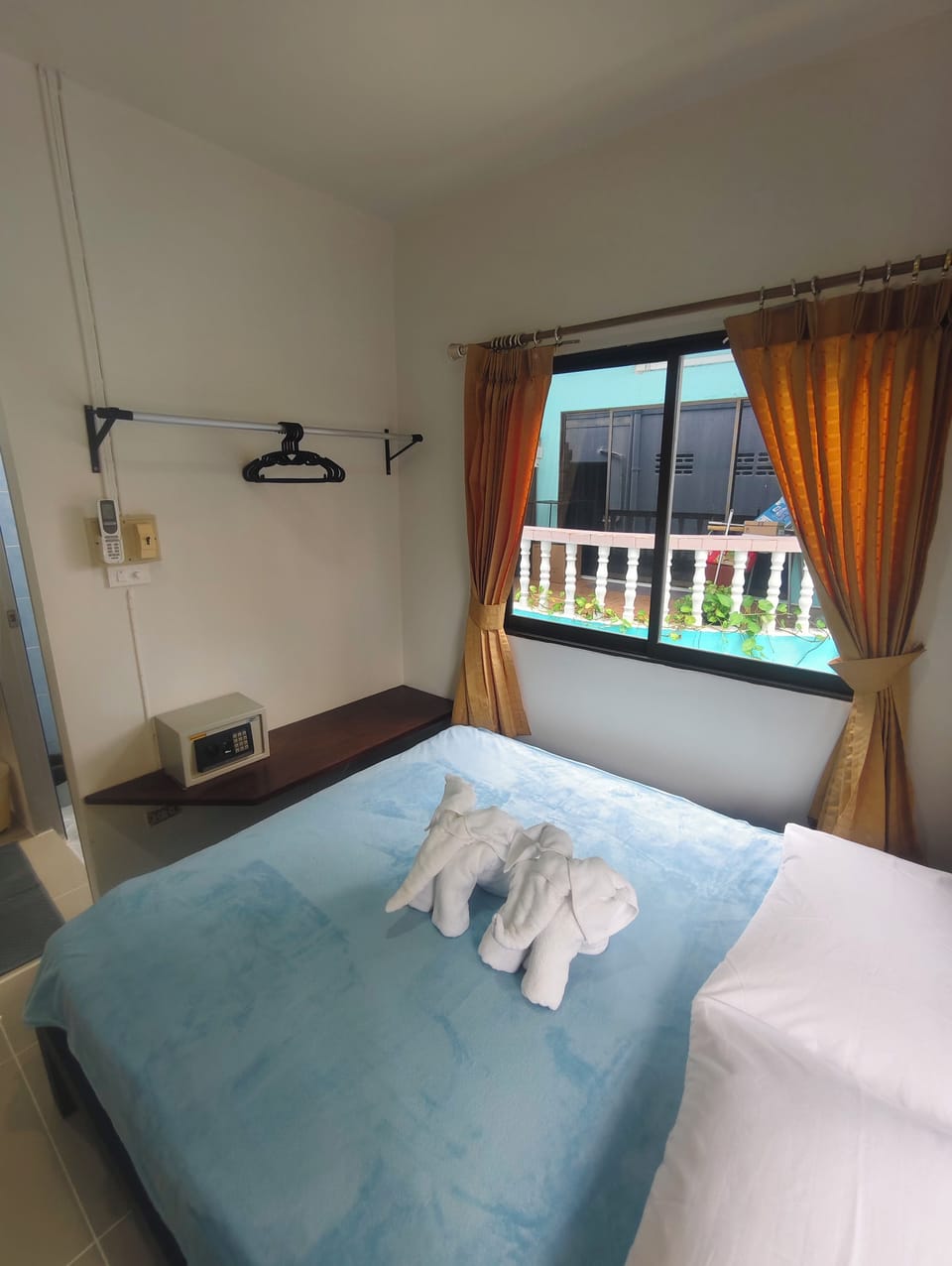 Basic Double Room | In-room safe, blackout drapes, free WiFi, bed sheets