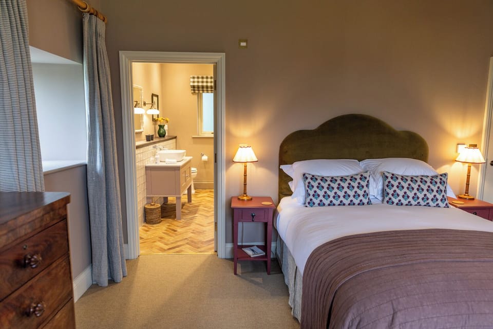 Double Room, River View | Free WiFi