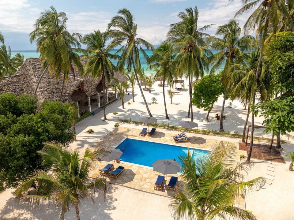 10 outdoor pools