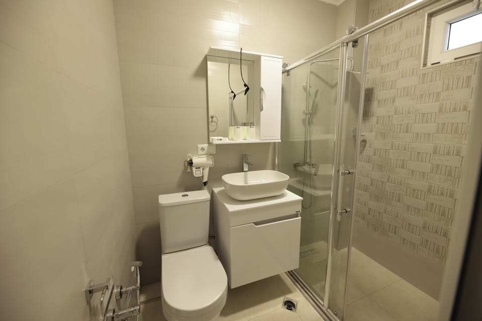 Comfort Apartment, Lanai, Pool View | Bathroom | Shower, hair dryer, slippers, bidet