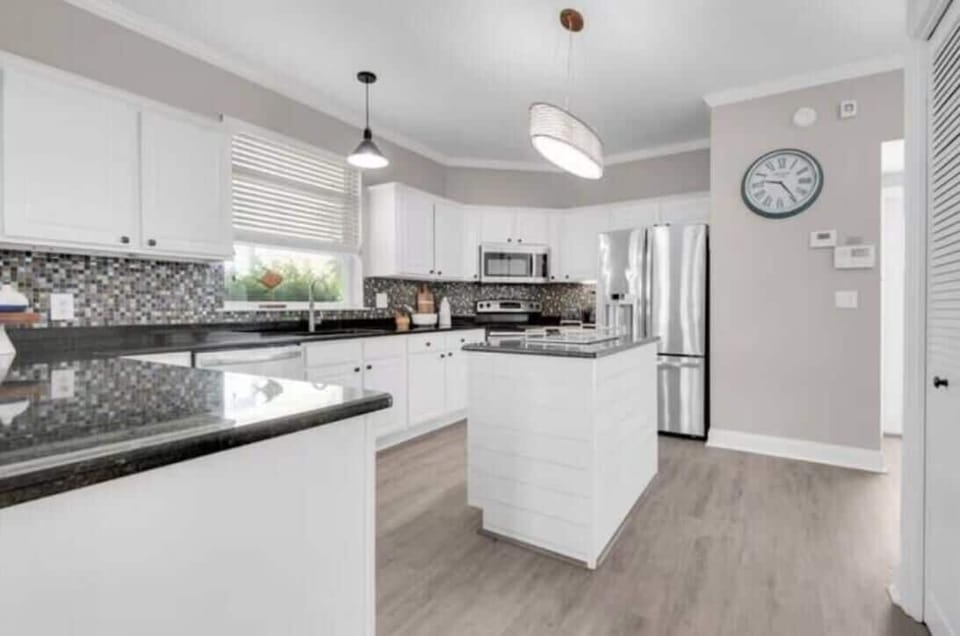 House, Multiple Beds (Splash!) | Private kitchen