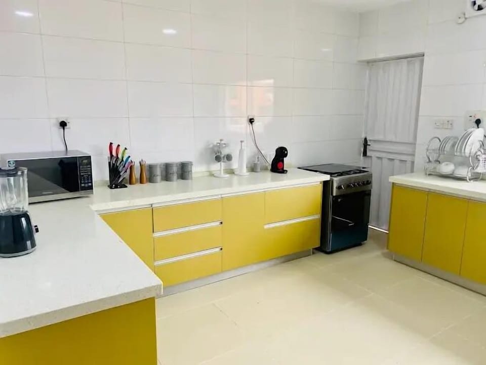 Junior Room, Balcony, City View | Private kitchen | Mini-fridge, microwave, oven, stovetop