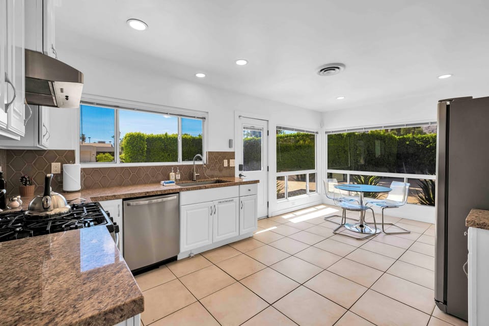 House, Multiple Beds, Pool Access, Pool View (Avery) | Private kitchen | Fridge, microwave, oven, stovetop