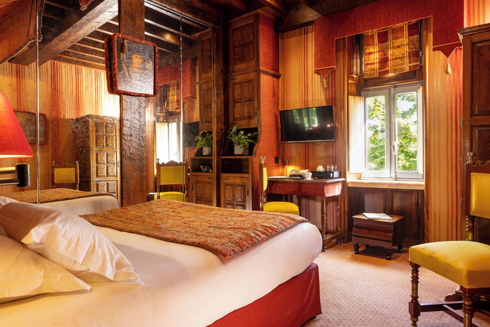 Deluxe Room, Non Smoking | Premium bedding, minibar, in-room safe, individually decorated