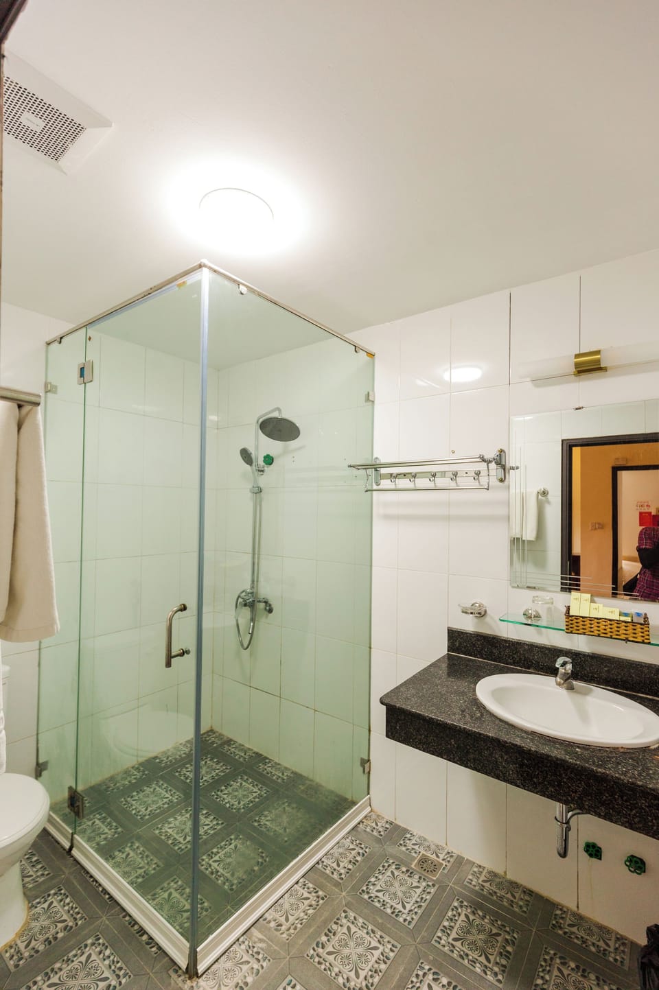 Standard Double Room, Hill View | Bathroom | Soap, shampoo, toilet paper