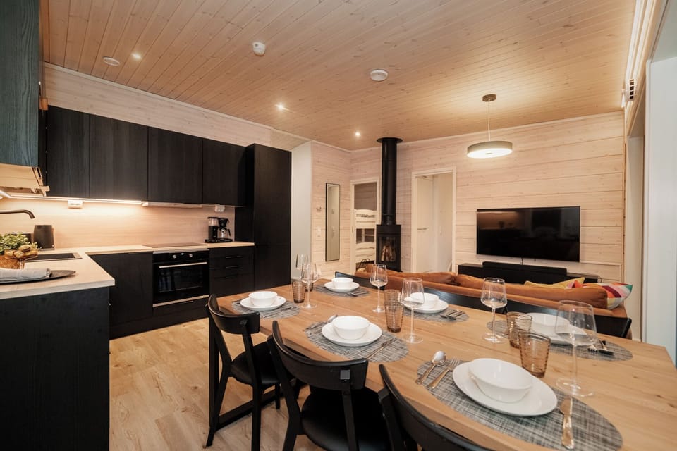 Superior Villa, Multiple Beds, Courtyard View | Dining room