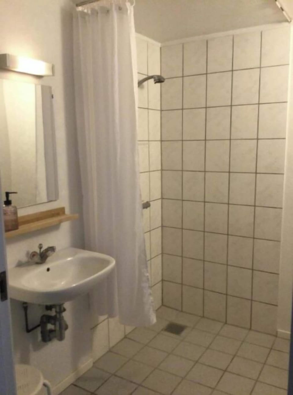 Shower, towels, soap, shampoo
