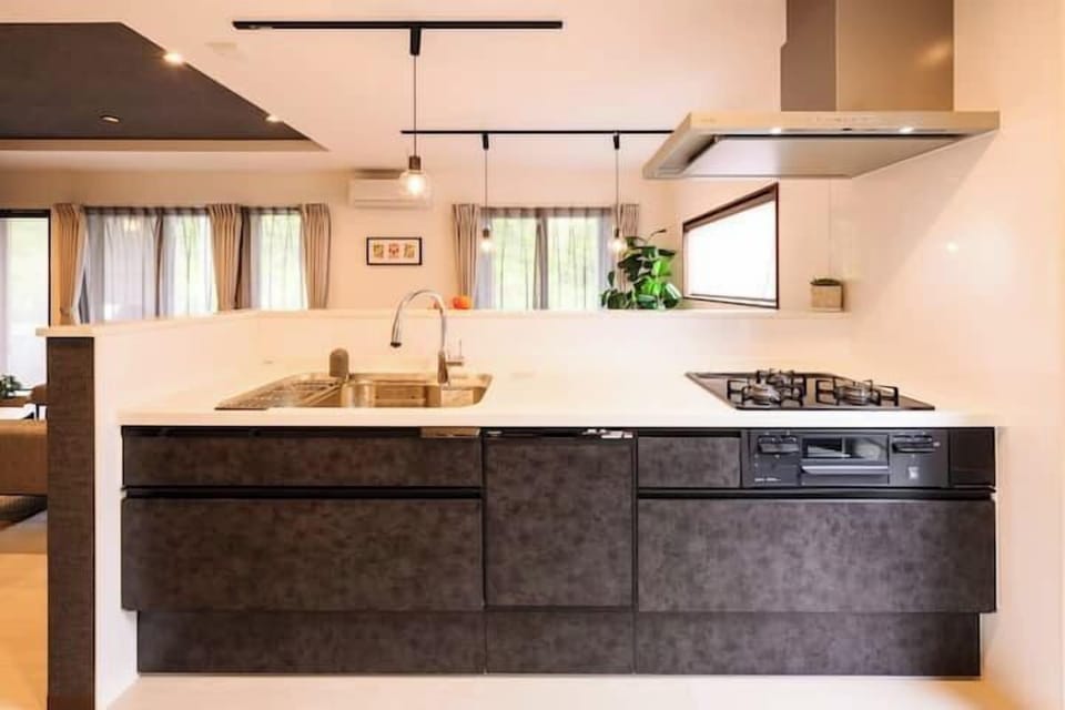 Villa, 4 Bedrooms | Private kitchen | Electric kettle