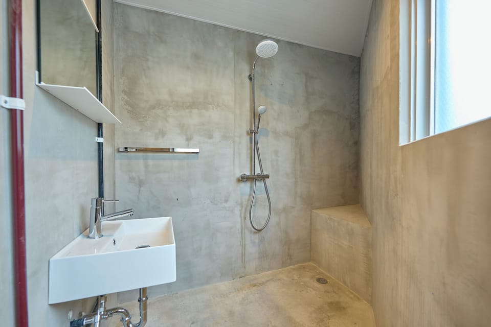 Superior Twin Room, Non Smoking | Bathroom | Free toiletries, hair dryer, towels, shampoo