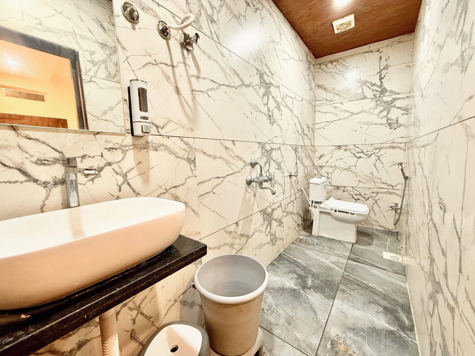 Superior Triple Room | Bathroom | Shower, rainfall showerhead, bidet, towels