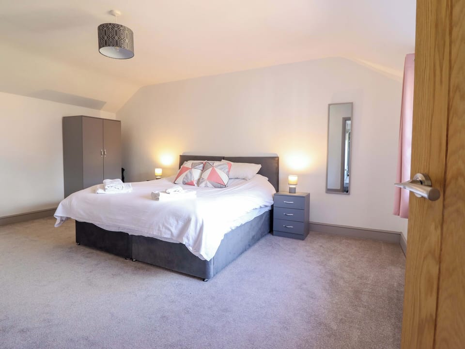 4 bedrooms, individually decorated, individually furnished, free WiFi