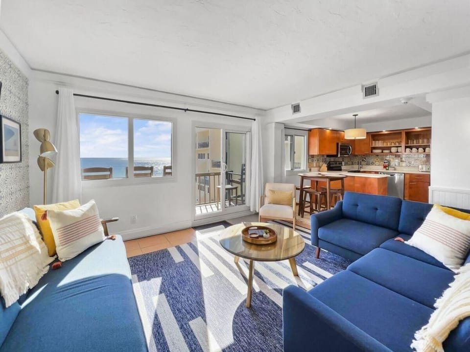 Condo, Multiple Beds (Pinnacle Port PH-12 - Casa Francesca) | Living area