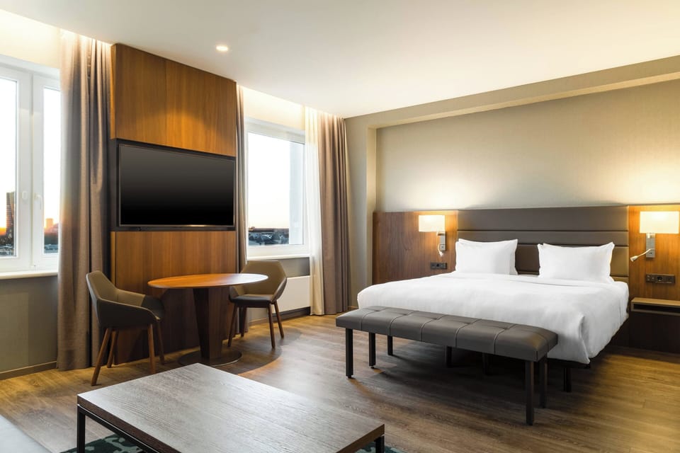 Executive Room, 1 King Bed with Sofa bed | Minibar, in-room safe, desk, iron/ironing board