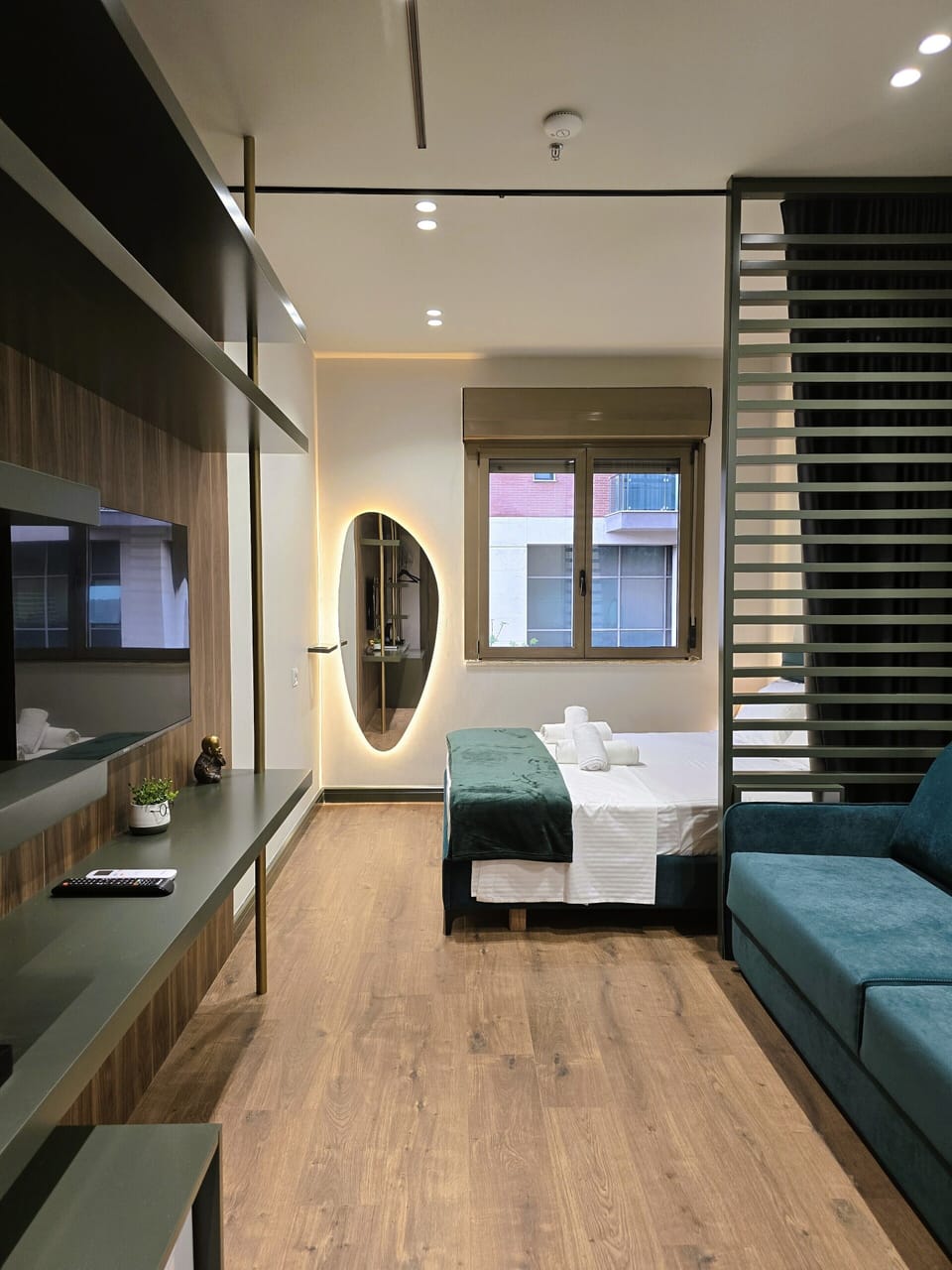 Deluxe Double Room | Minibar, iron/ironing board, free WiFi, bed sheets