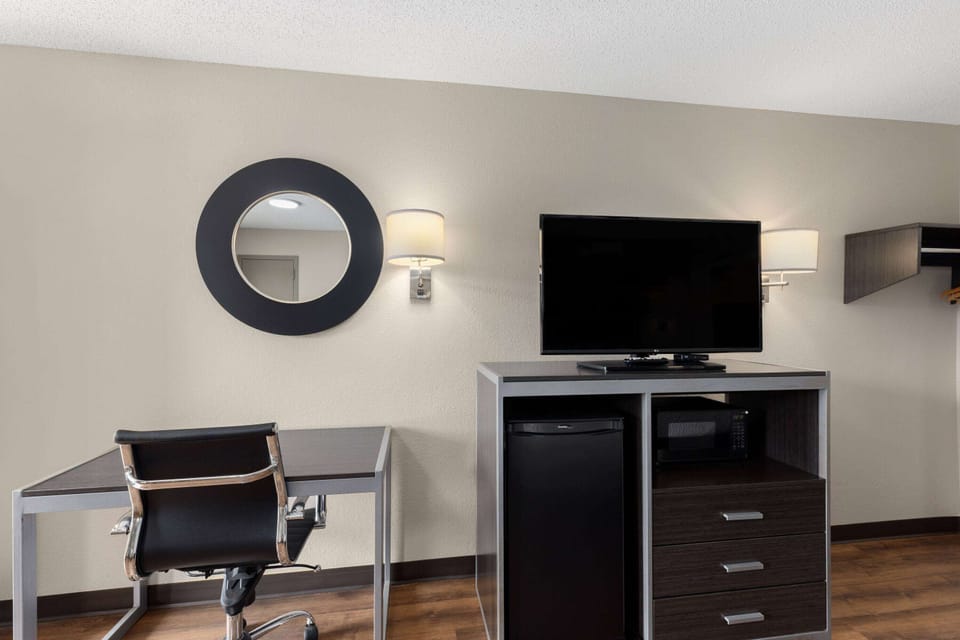 Iron/ironing board, free cribs/infant beds, rollaway beds, free WiFi