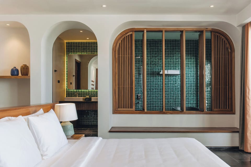 Executive Double Room, Balcony, Partial Ocean View | Minibar, in-room safe, desk, laptop workspace