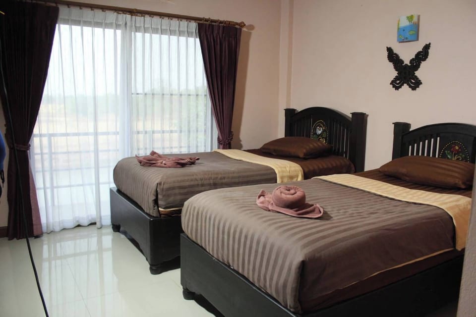 Classic Twin Room, Balcony | Desk, free WiFi