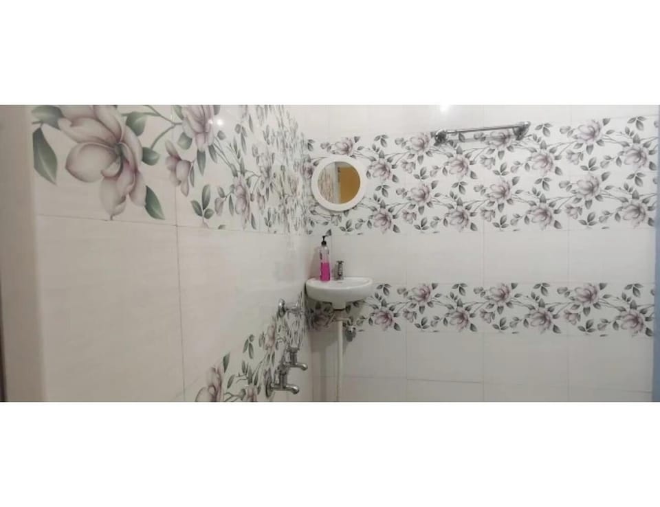 Shower, free toiletries, towels, soap