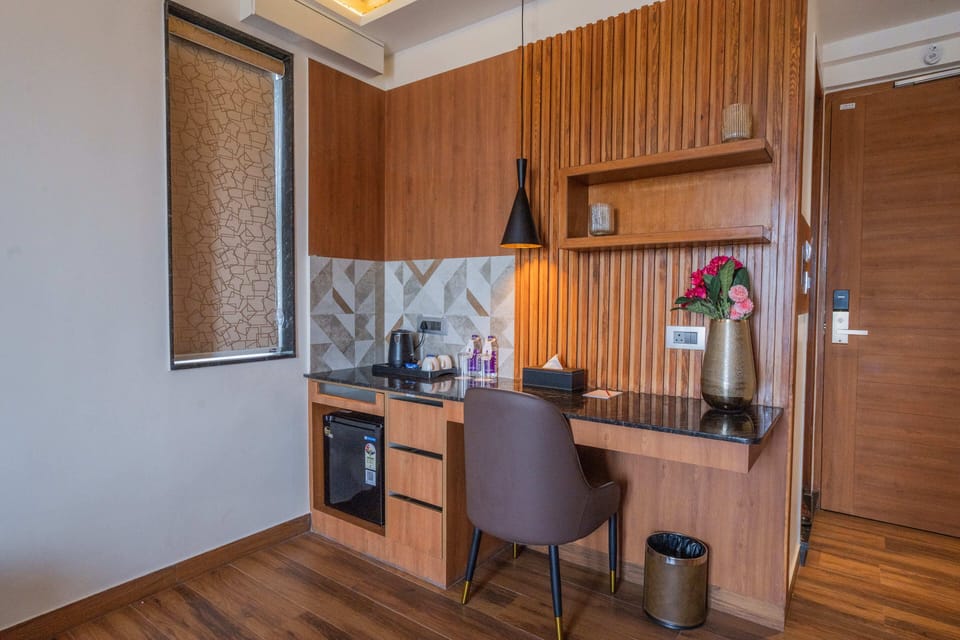 In-room safe, desk, laptop workspace, soundproofing