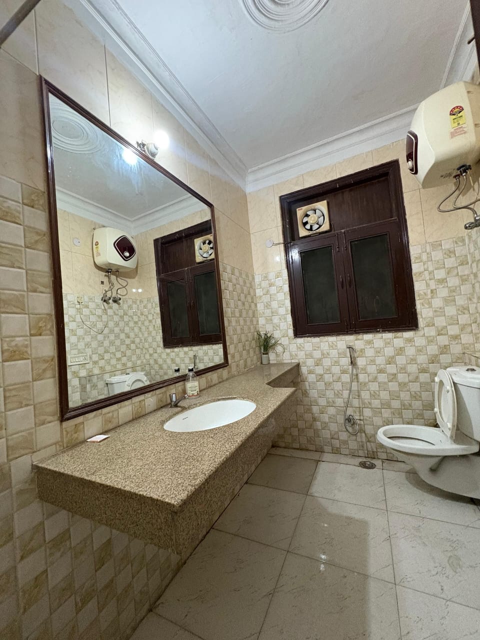 Deluxe Double Room, City View | Bathroom | Shower, free toiletries, hair dryer, slippers